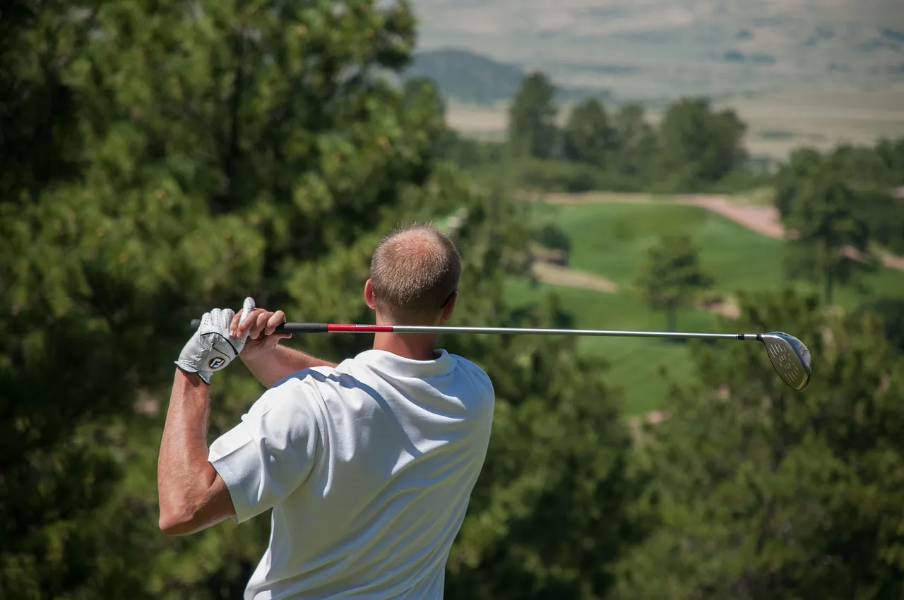 Simulador de golf en Madrid, la mejor forma de practicar golf en interiores todo el año