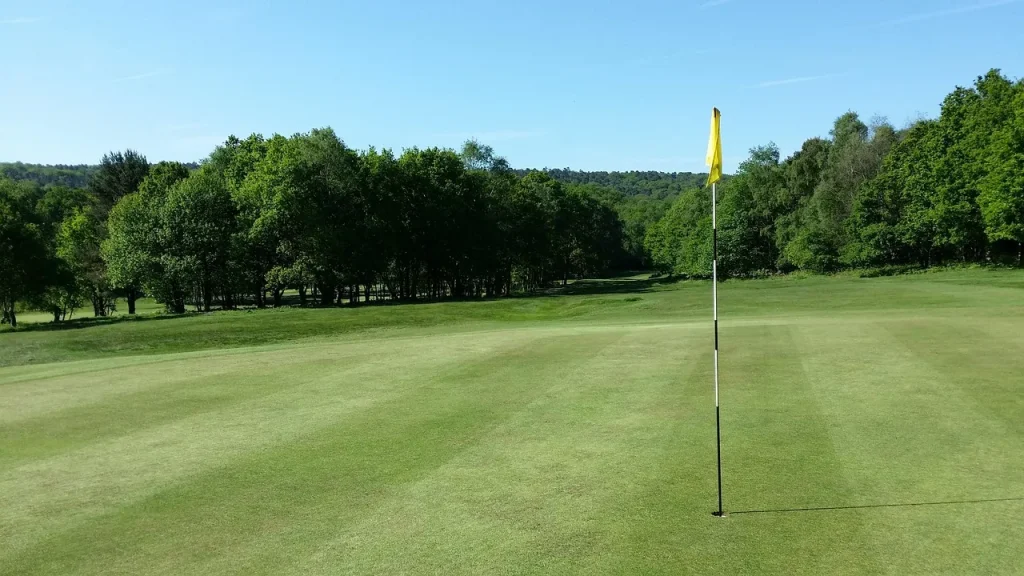 Simulador de golf en Madrid, la mejor forma de practicar golf en interiores todo el año