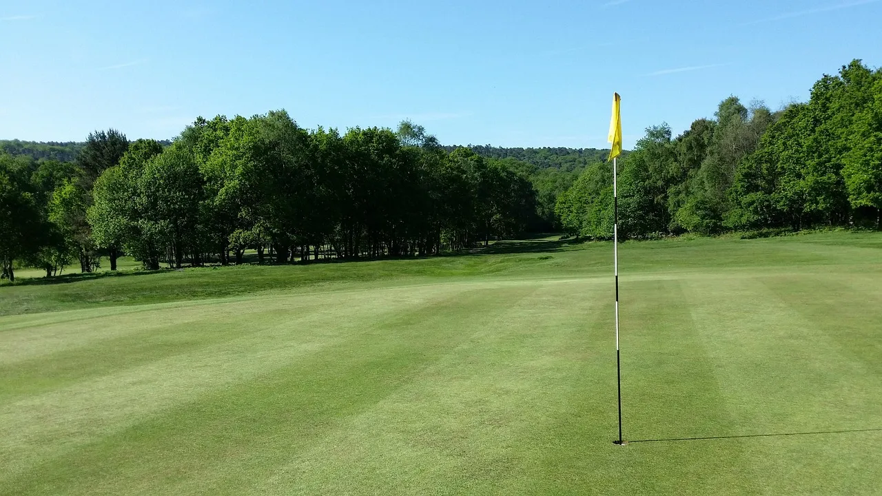 Simulador de golf en Madrid, la mejor forma de practicar golf en interiores todo el año