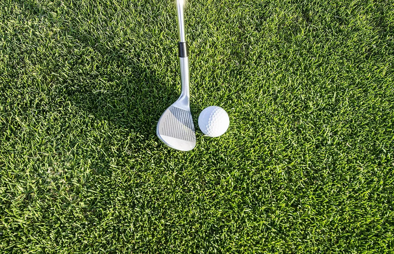 Entrenamiento de precisión con simulador, afina tu swing con el frío